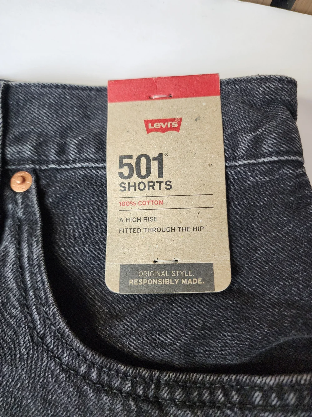 Levis off new black
